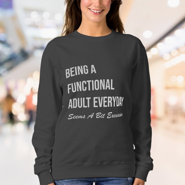 Camiseta Mulheres Engraçadas e Relacionáveis | Exaustão Adu (Being A Functional Adult Everyday Seems A Bit Excessive Sweatshirt)
