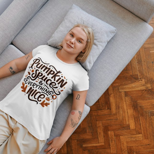 Camiseta Mulheres Engraçadas Mostram Pumpkin Spice e tudo (Criador carregado)