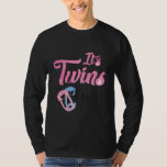 Camiseta Mulheres Esperando Bebês Gêmeos Mãe Eu Dois Bonito<br><div class="desc">Mulheres Esperando Bebês Gêmeos Mãe, Duas Bênçãos Bonitas Na Camisa De Fazer. Presente perfeito para seu pai, mãe, pai, homens, mulheres, amigos e familiares no Dia de Ação de Graças, Dia de Natal, Dia de as mães, Dia de os pais, 4 de julho de 1776 Dia Independente, Dia dos Veteranos,...</div>