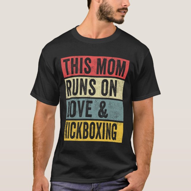 Camiseta Mulheres Essa Mãe Funciona Com Amor E Treino De Ki (Frente)