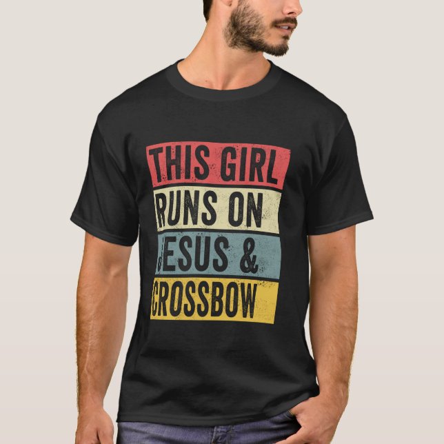 Camiseta Mulheres Esta Garota Funciona Com Jesus E Crossbow (Frente)