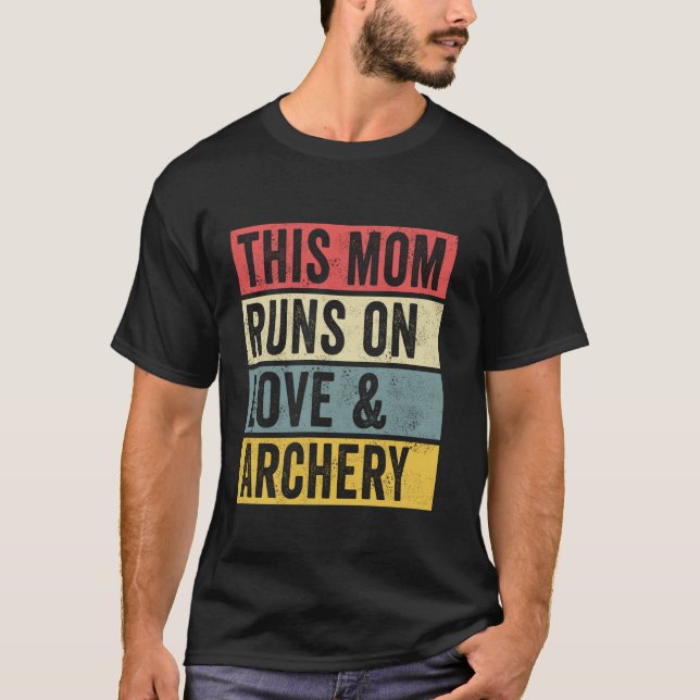 Camiseta Mulheres Esta Mãe Funciona Com Amor E Arrebatament (Frente)