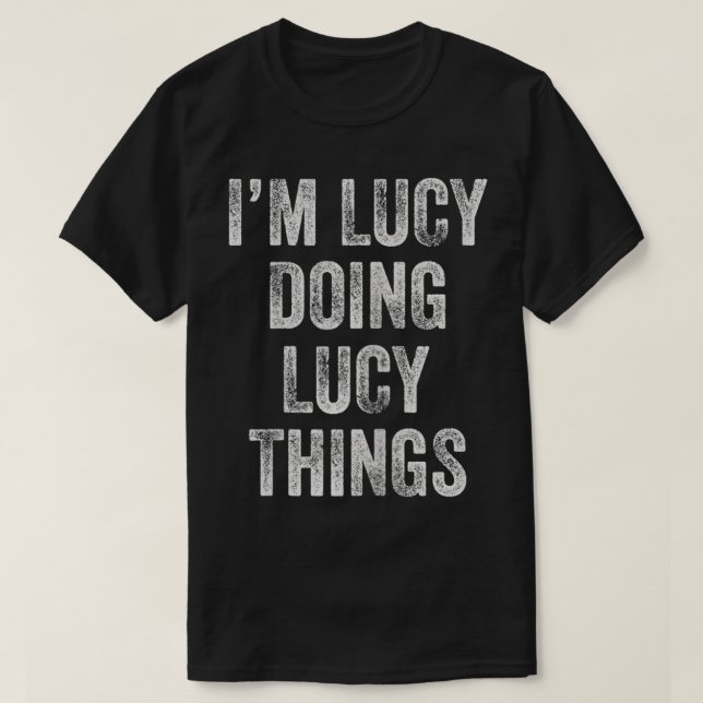CAMISETA MULHERES, ESTOU SORTE FAZENDO COISAS DE LUCY. (Frente do Design)