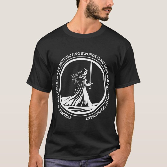 Camiseta Mulheres Estranhas Distribuindo Espadas não é Base (Frente)