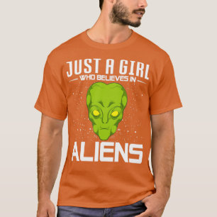 Camiseta Mulheres Extraterrestres Apenas Uma Garota Que Acr