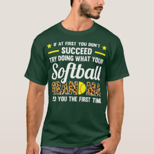 Camiseta Mulheres fazem o que sua vovó softball Gran
