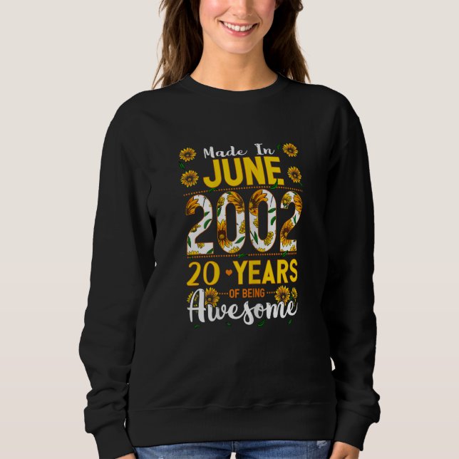 Camiseta Mulheres Feitas Em Junho De 2002 Com 20 Anos De Id (Frente)