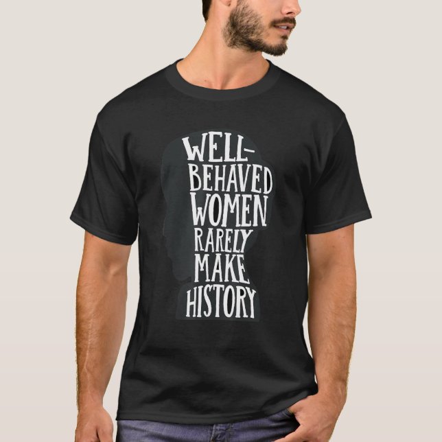 Camiseta Mulheres Feministas Meninas Bem Comportadas Rarame (Frente)