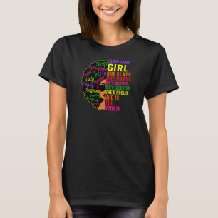 Camiseta Mulheres Fevereiro Menina Ela Apresenta e Reza Fev