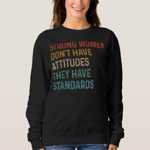 Camiseta Mulheres fortes não têm atitudes que têm de Standa