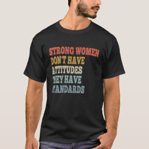 Camiseta Mulheres fortes nãotêm atitudes elas têm pa