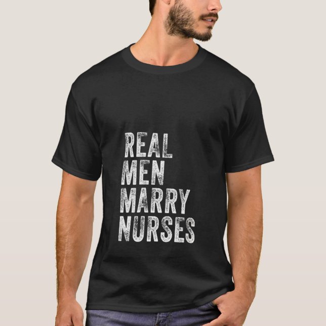 Camiseta Mulheres Homens Verdadeiros Enfermeiras Casados Fu (Frente)