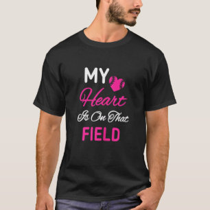 Camiseta Mulheres Meu Coração Está No Campo De Beisebol Sof