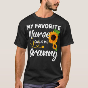 Camiseta Mulheres Minha Enfermeira Favorita Me Chama De Avó