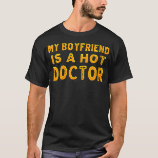 Camiseta Mulheres Minha Namorado É Uma Médica Quente VNeck