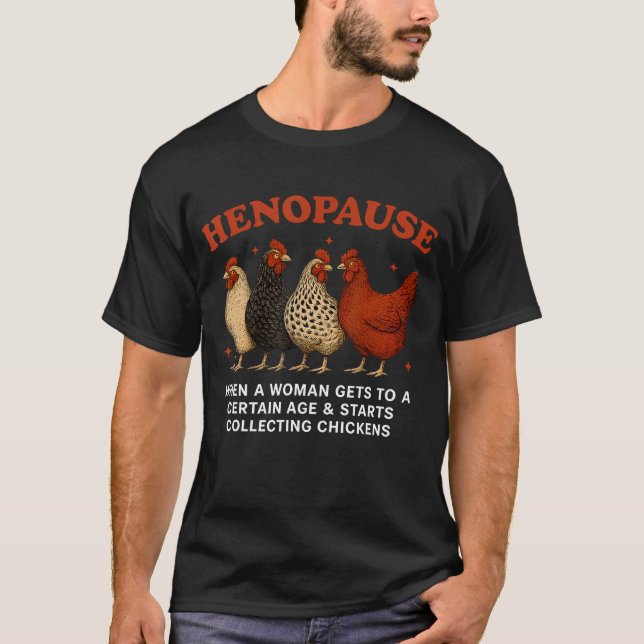 Camiseta Mulheres na Henopause Coletando Frango Fazendinha  (Frente)