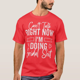 Camiseta Mulheres Não Podem Falar Fazendo Coisas de Noiva D