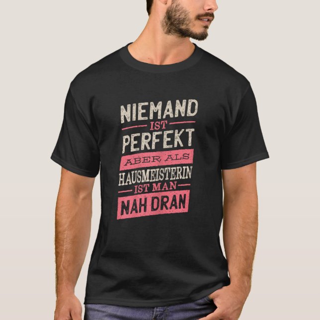 Camiseta Mulheres Ninguém é perfeito, mas como cuidador é c (Frente)