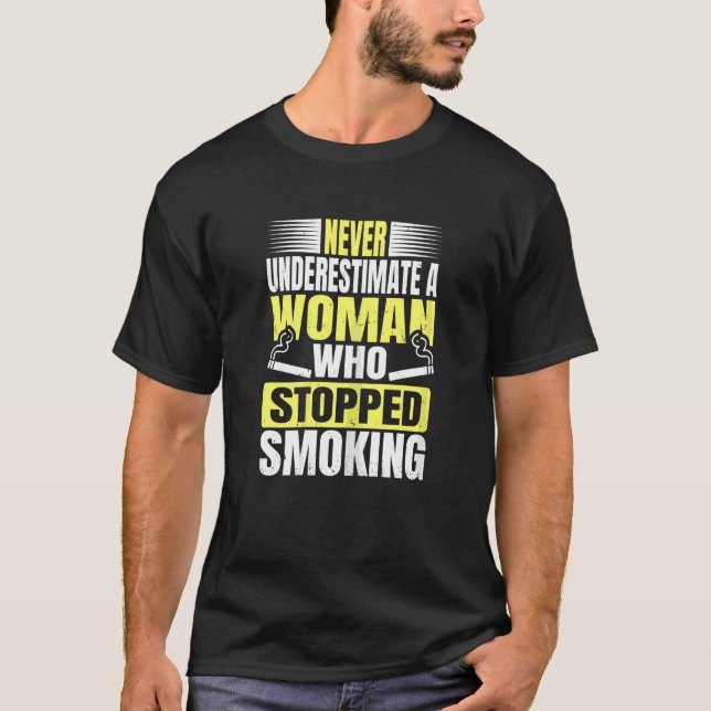 Camiseta Mulheres Param De Fumar Para Uma Mulher Sem Fumaça (Frente)