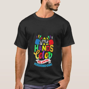 Camiseta Mulheres Pediatria Enfermeira Mãos Pequenas C
