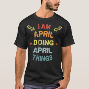 Camiseta Mulheres que estou fazendo coisas Legal em April C