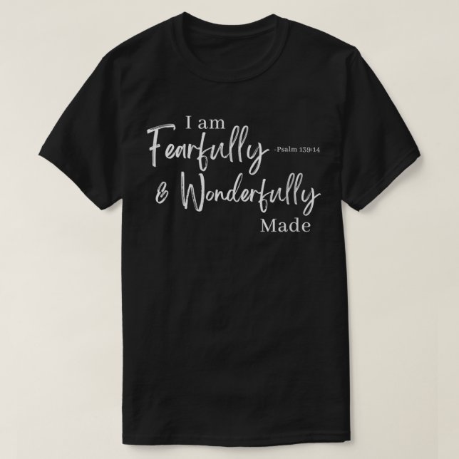 Camiseta Mulheres que eu sou Feliz e Maravilhosamente que f (Frente do Design)