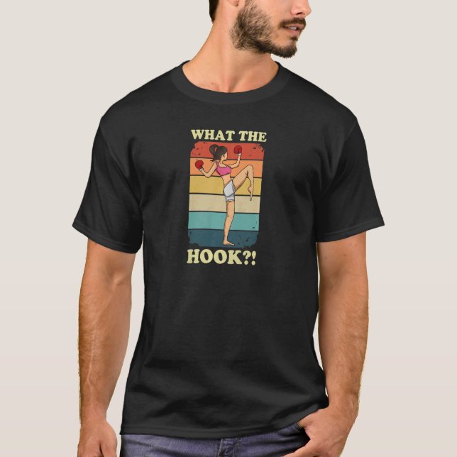 Camiseta Mulheres Que Gancho Para Sua Esposa De Kickboxe? (Frente)