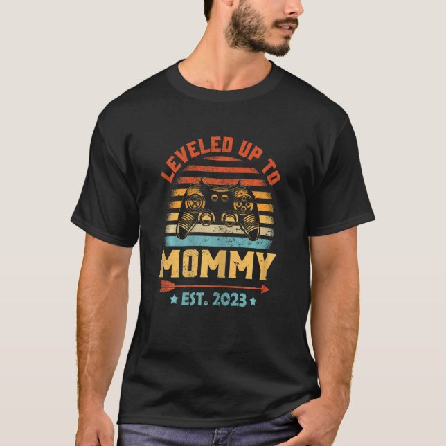 Camiseta Mulheres Retro Levadas Até Mamãe 2023 Grávida Para (Frente)