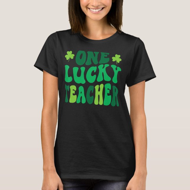 Camiseta Mulheres Shamrock Uma Rua de Professores Sortudos. (Frente)