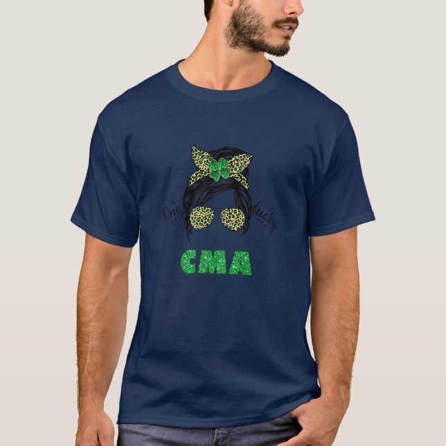 Camiseta Mulheres Uma Rua Sortuda CMA Messy Bun Leopard Pat (Frente)