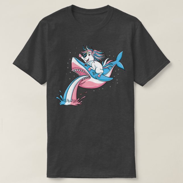 Camiseta Mulheres Unicorn Viajando Transgênito de Tubarão d (Frente do Design)