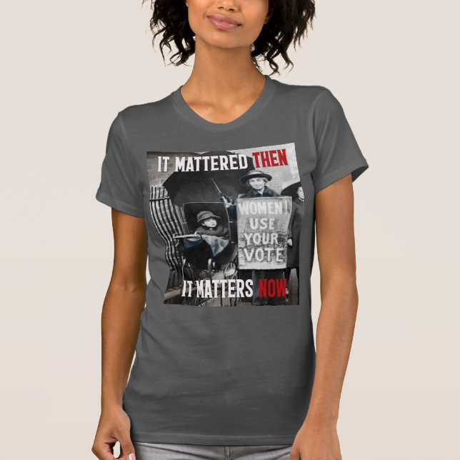 Camiseta Mulheres! Use Seu Voto! Não Atualizado (Frente)