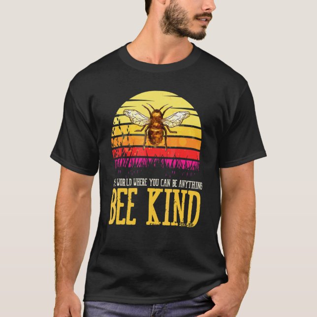 Camiseta Mundo Onde Você Pode Ser Qualquer Coisa Que Seja U (Frente)