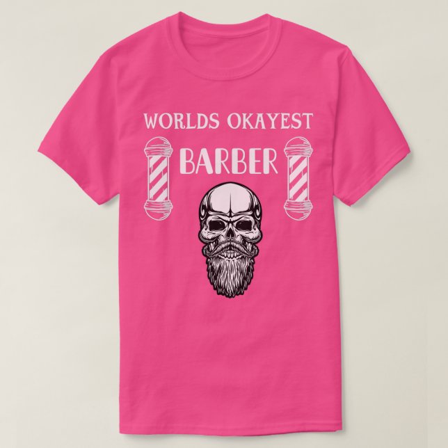 Camiseta Mundos Okayest Barber Dapper Skull Typografia Dark (Frente do Design)