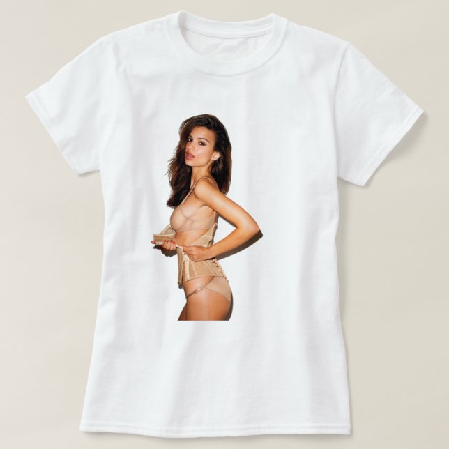 Camiseta Music Vintage Retro Emily Ratajkowski Oferece Para (Frente do Design)