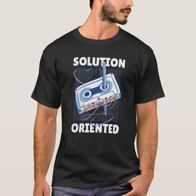 Camiseta Música Fita é rebobinada com um oriente de solução (Frente)