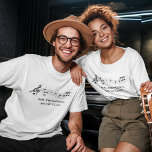 Camiseta Música Personalizada de Banda de Notas Musicais ou<br><div class="desc">Uma t-shirt legal personalizada da turma de professores de música,  com um funcionarios musical com notas de fundo azul. Peça este presente personalizado para um músico,  compositor,  banda ou condutor de orquestra,  ou diretor de coro,  e personalize com um nome ou outro texto.</div>