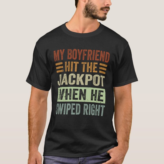 Camiseta My Boyfriend Hit The Jackpot When He Swiped Right  (Frente)