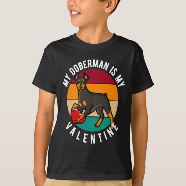 Camiseta My Doberman Is My Valentine Heart Retro Sunset Dog (Frente)