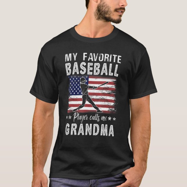 Camiseta My Favorite Baseball Player Calls Me Grandma Ameri (Frente)