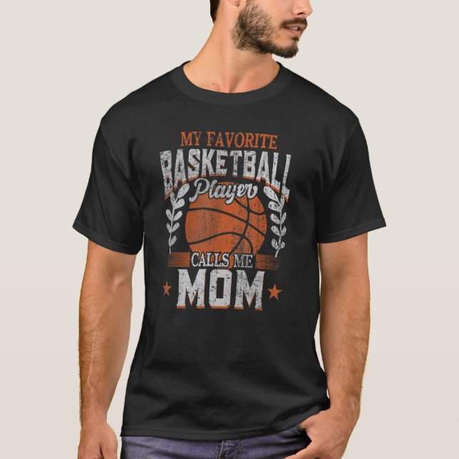 Camiseta My Favorite Basketball Player Calls Me Mom Basketb (Frente)