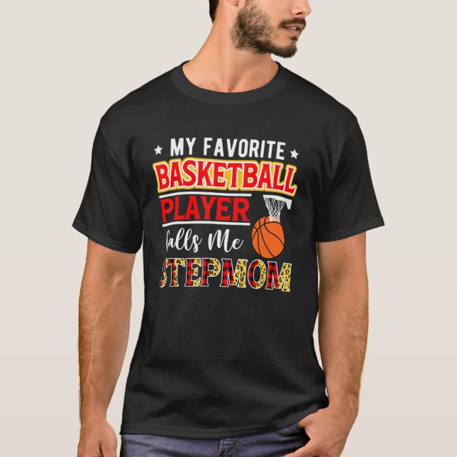 Camiseta My Favorite Basketball Player Calls Me Stepmom Mot (Frente)