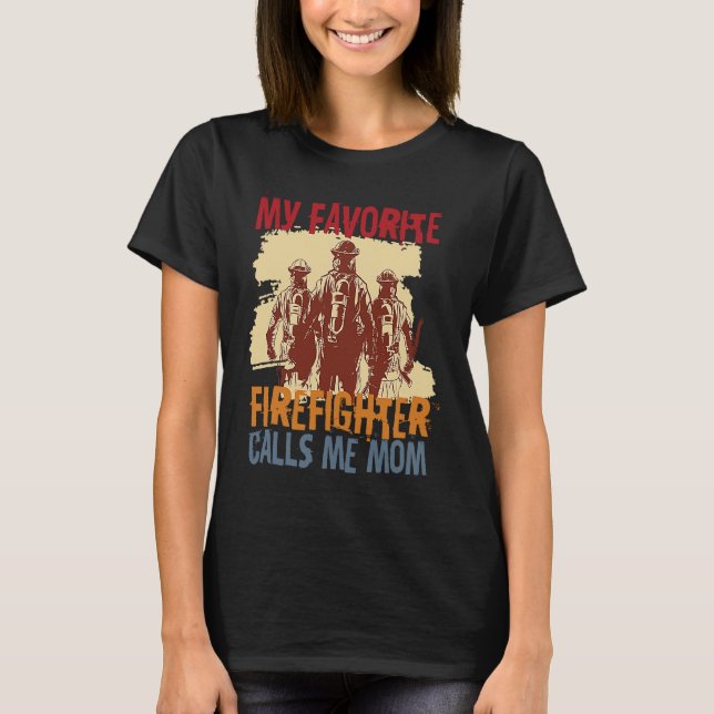 Camiseta My Favorite Firefighter Calls Me Mom Fireman Desig (Frente)