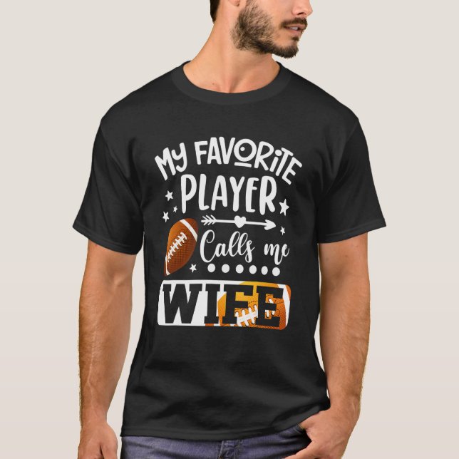 Camiseta My Favorite Football Player Calls Me Wife (Frente)