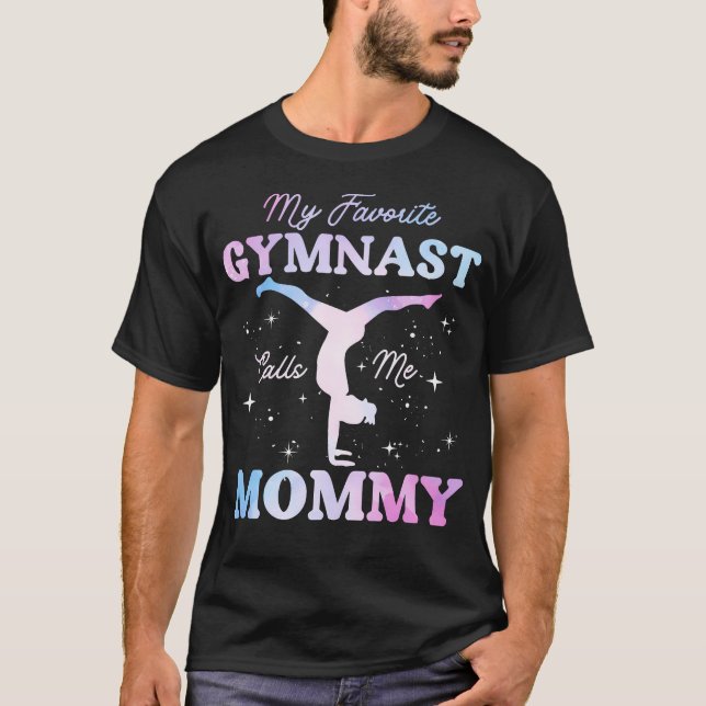 Camiseta My Favorite Gymnast Calls Me Mommy Gymnastics Mom (Frente)