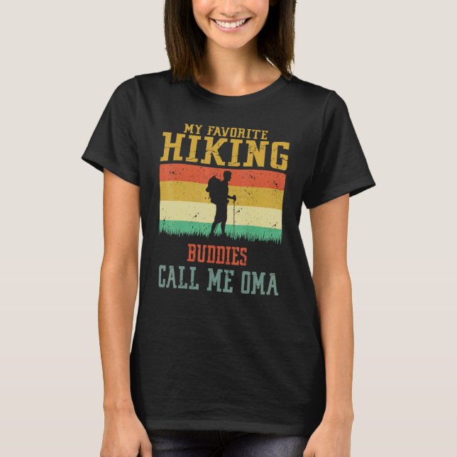 Camiseta My Favorite Hiking Buddies Call Me Oma Camping Fam (Frente)