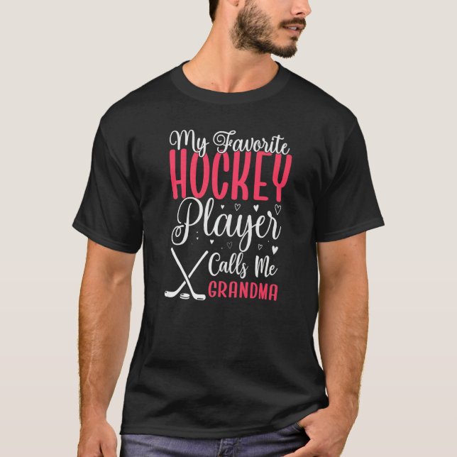 Camiseta My Favorite Hockey player calls me Grandma Cute  1 (Frente)