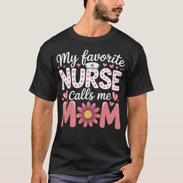 Camiseta My Favorite Rn Nurse Calls Me Mom Mothers Day Stet (Frente)