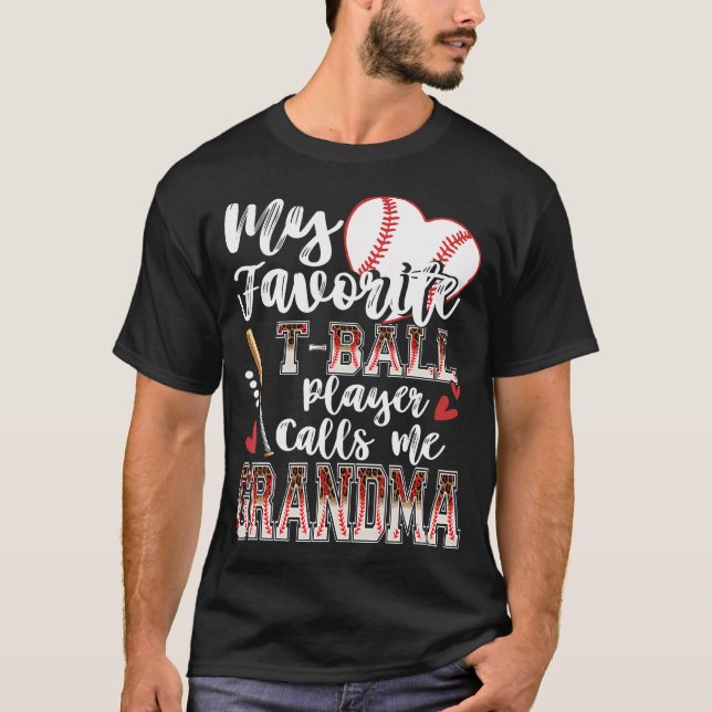 Camiseta My Favorite T-Ball Player Calls Me Grandma Family  (Frente)