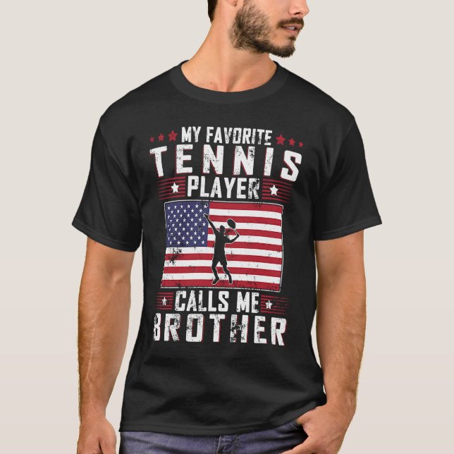 Camiseta My Favorite Tennis Player Calls Me Brother Father  (Frente)